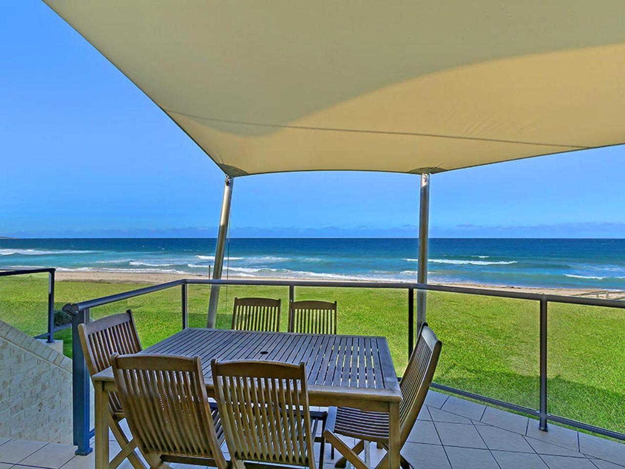 Beach Front Luxury Entrance Exterior photo